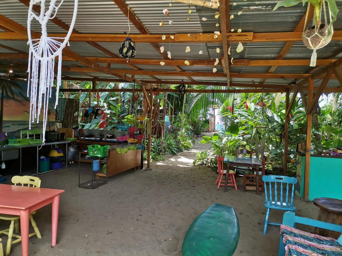 Hostel Oasis Puerto Viejo de Talamanca Exterior foto